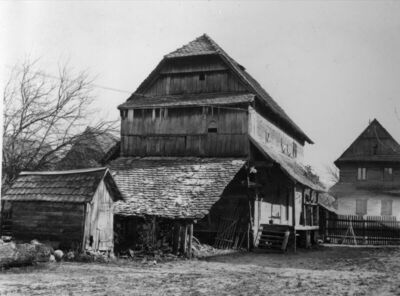 Krapje (Jasenovac) - Kuća br. 9, vlasnici Kata i Ivo Junaci,