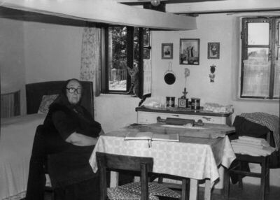 Jasenovac - Zidana katnica kbr. 72, dio unutrašnjosti: dnevn