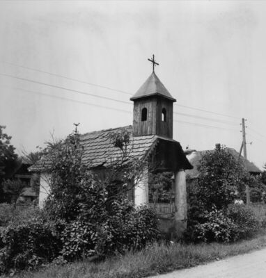 Gušće (Sisak) - Mala seoska kapela uz glavnu cestu