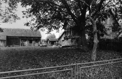 Voloder (Popovača) - Kuća kbr. 8 s dijelom dvorišta i gospod