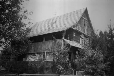 Repušnica (Kutina) - Drvena stambena katnica s trijemom uzdu