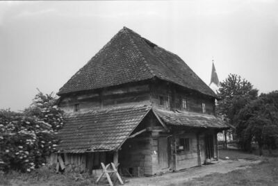 Lonja (Sisak) - Drvena kuća br. 10 na lokalitetu „Zidina“ gd