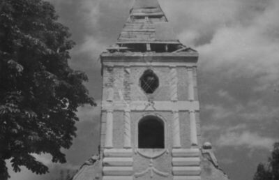 Lekenik - Kapelica - zvonik nad gl. pročeljem, oštećen u II.