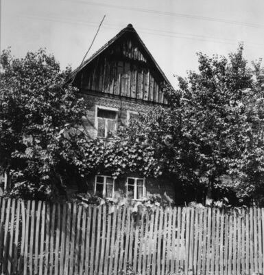 Letovanić (Lekenik) - Ulično pročelje drvene katnice kbr. 12