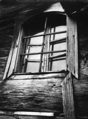 Repušnica (Kutina) - „Kuća na trem“ - detalj: katni prozor, 