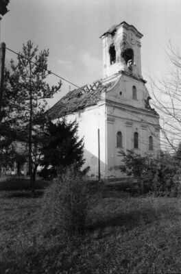 Sunja - Župna crkva Sv. Marije Magdalene oštećena u minobaca