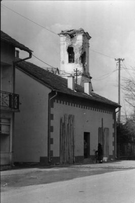 Sunja - Župna crkva Sv. Marije Magdalene oštećena u minobaca