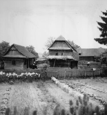 Gušće (Sisak) - Drvena katnica kuće br. 168 s okućnicom; vla