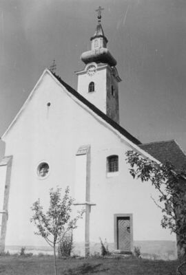 Gora (Petrinja) - Župna crkva Sv. Marije, pogled na svetište