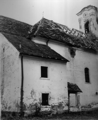 Sunja - Župna crkva Sv. Marije Magdalene - Pogled na bočno p