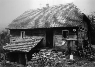 Ljeskovac (Dvor na Uni) - Kuća Adama Vukića, drvena, dijelom