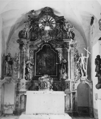 Taborište (Petrinja) - Kapela Sv. Petra, grobljanska, unutra