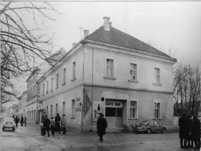 Glina - Detalj iz gradske jezgre; RZG, sine dana