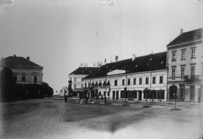 Sisak - Trg pred „Velikim Kaptolom“ prije I. svjetskog rata;