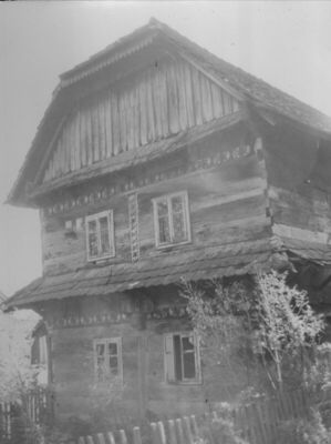 Potok (Popovača) - Stambena drvena katnica pogled na zabatno