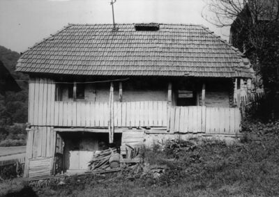 Komora (Dvor na Uni) - Kuća I obitelji Trivanović s trijemom