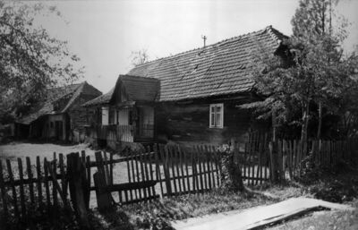 Potok (Popovača) - Stambena drvena prizemnica s okućnicom i 
