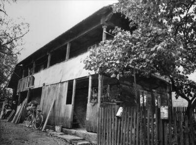 Repušnica (Kutina) - Drvena stambena katnica čije je bočno p