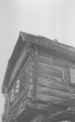 Sisak - Konstrukcija neotesanih uglova na brvnari u Petrinjs