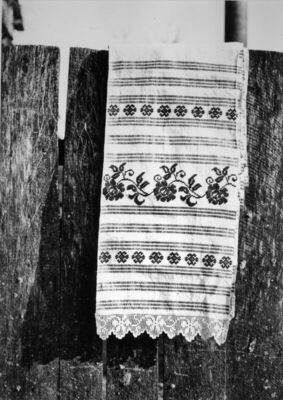 Krapje (Jasenovac) - „Verni rušnik“ - svatovski ručnik kojim