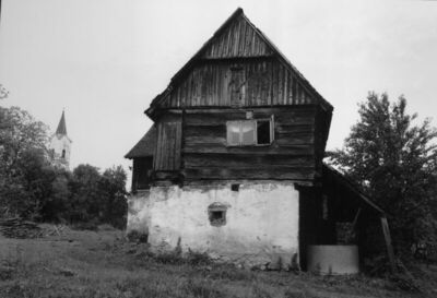 Hrastovica (Petrinja) - Pogled na dio kuće s prigrađenim kol