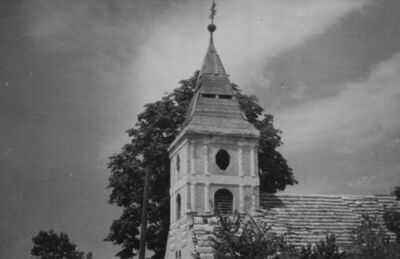 Lekenik - Zvonik s krovom lađe, oštećeni u ratu - pogled s j
