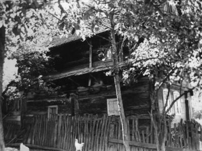 Osekovo (Popovača) - „Kuća na trem“, kbr. 338; vlasnik Janko