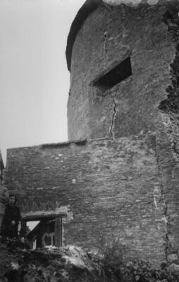 Sisak - Stari grad - Detalj: zapadna kula sa zidom nad Kupom