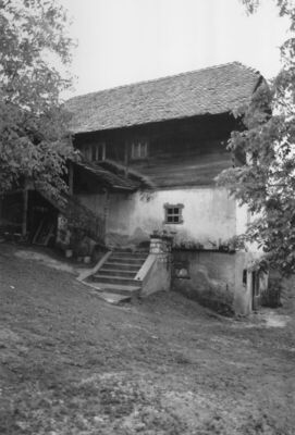 Hrastovica (Petrinja) - Kuća „na podrum“, katnica, građena 1