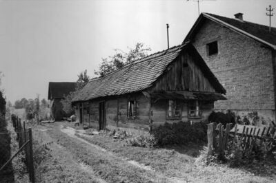 Potok (Popovača) - Stambena drvena prizemnica s istaknutom n