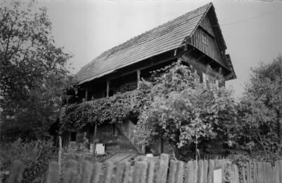 Kutinsko Selo (Kutina) - Stambena katnica sa stubištem i tri