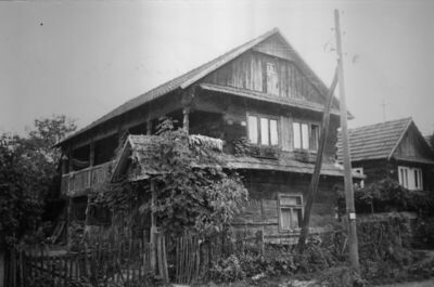 Repušnica (Kutina) - Drvena stambena katnica s trijemom uzdu