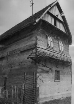 Krapje (Jasenovac) - Drvena katnica, vlasnik Andrija Lončare