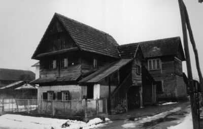 Lekenik - Tradicijska podzidana brvnara, građena na ključ s 
