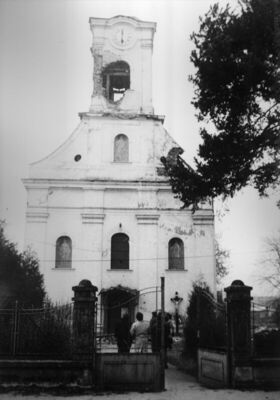 Sunja - Župna crkva Sv. Marije Magdalene oštećena u minobaca