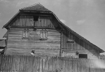 Marinbrod (Glina) - Jednokatna brvnara ukrašena rezbarijom, 
