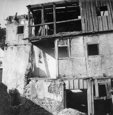 Hrvatska Kostajnica - Rušenje stilske jednokatnice, detalj s