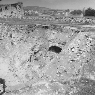 Hrvatska Kostajnica - Stari grad - Dio istočnog zida uz ulaz