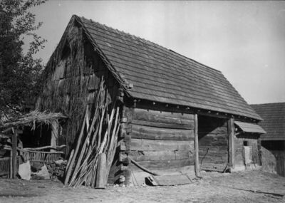 Kutina - Stari hambar u dvorištu čardaka br. 48, vidljiva te