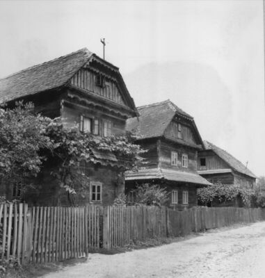 Greda Sunjska (Sunja) - Drvene katnice kbr. 49, 51, 53 sa st