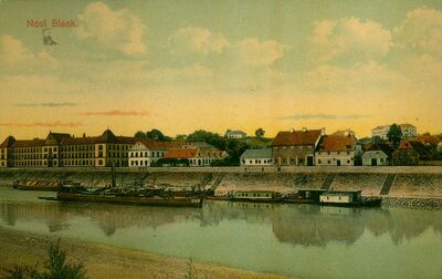 Sisak - Veduta grada uz lučki nasip sa zgradom Domobranske v