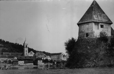 Hrvatska Kostajnica - Kula starog grada s dijelom naselja ok