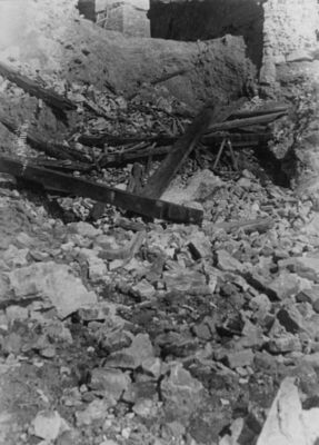 Sisak - Stari grad - Detalj: zapadna kula nakon bombardiranj