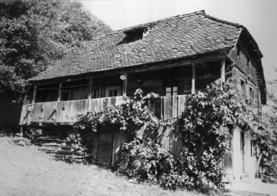 Struga Banska (Dvor na Uni) - Kuća Rade Tučkovića na padajuć