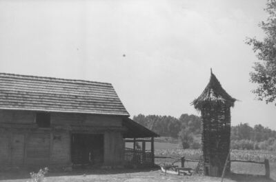 Madžari (Sisak) - Spremište za kukuruz -„kuruzana“ u dvorišt