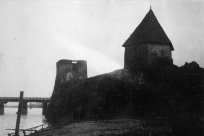 Hrvatska Kostajnica - Stari grad - Trakt s dvije kule i most