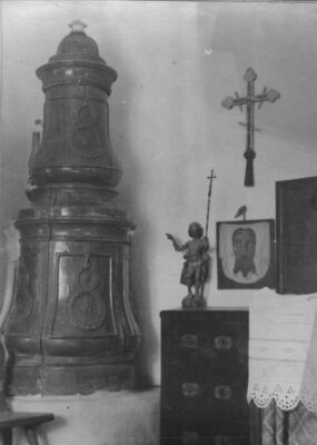 Hrvatska Kostajnica - Franjevačka zbirka, detalj oko peći