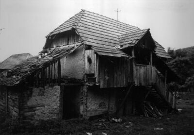 Švrakarica (Dvor na Uni) - Kuća Rade Medakovića, drvena kuća
