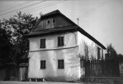 Hrvatska Dubica - Jednokatna, ožbukana drvena kuća, br. 27, 