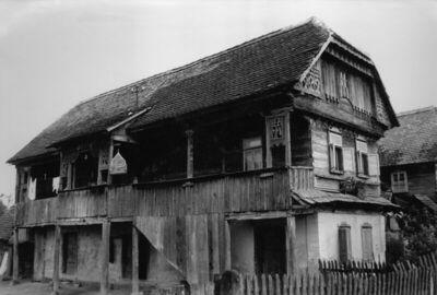 Prelošćica (Sisak) - Drvena izrezbarena kuća na kat, kbr. 19